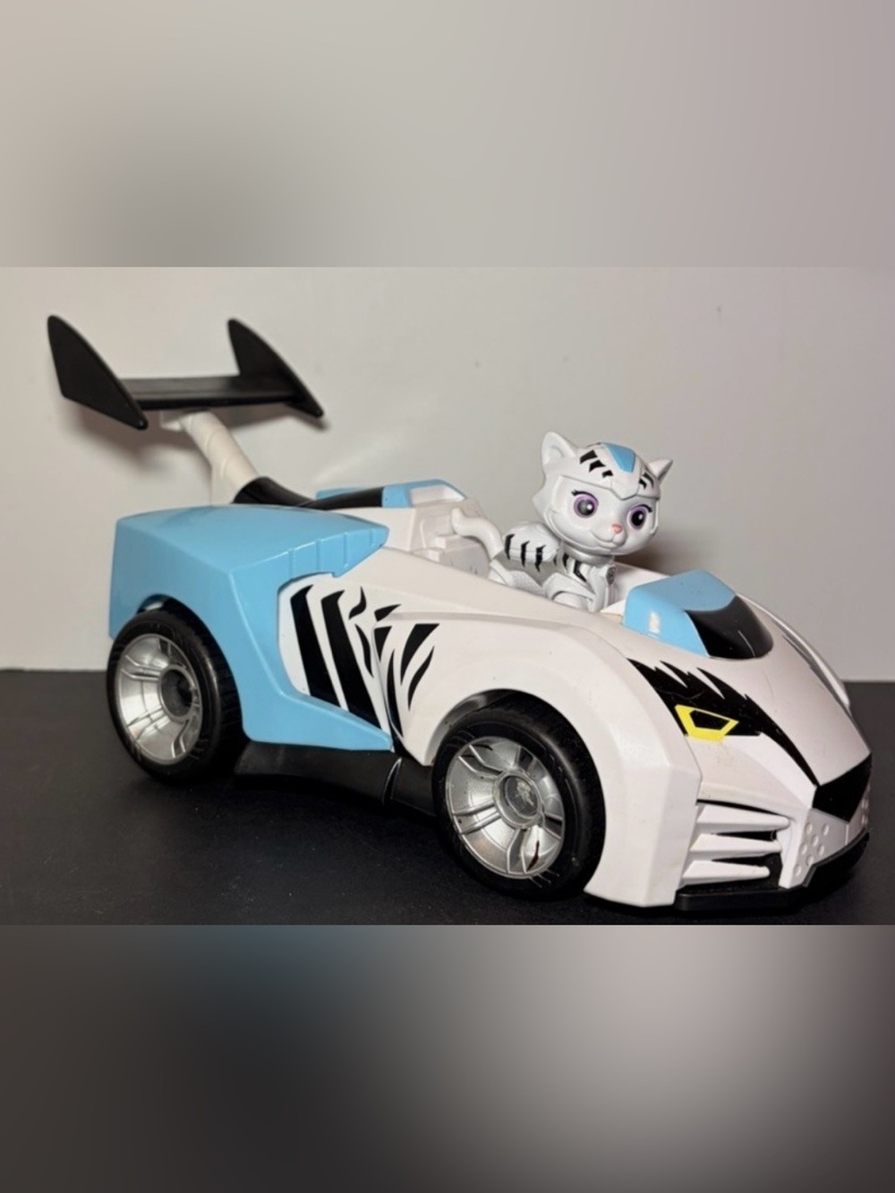 Paw Patrol White and Light Blue Cat Racer Vehicle